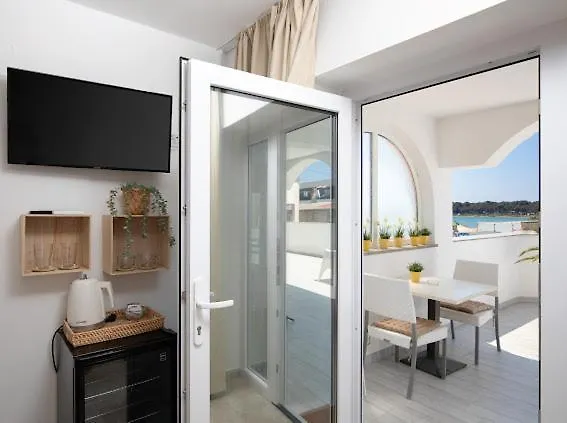 Guest house Apartments And Rooms Jakic