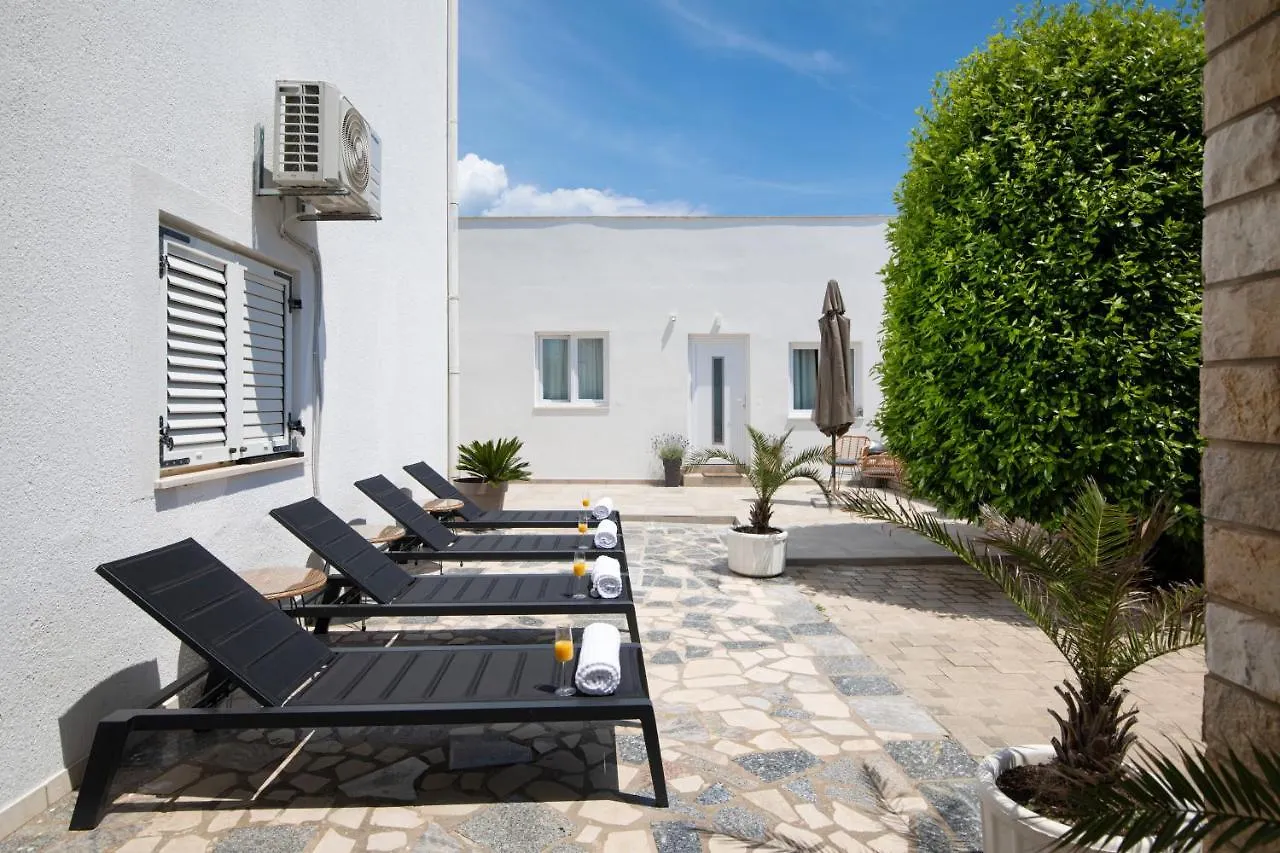Apartments And Rooms Jakic