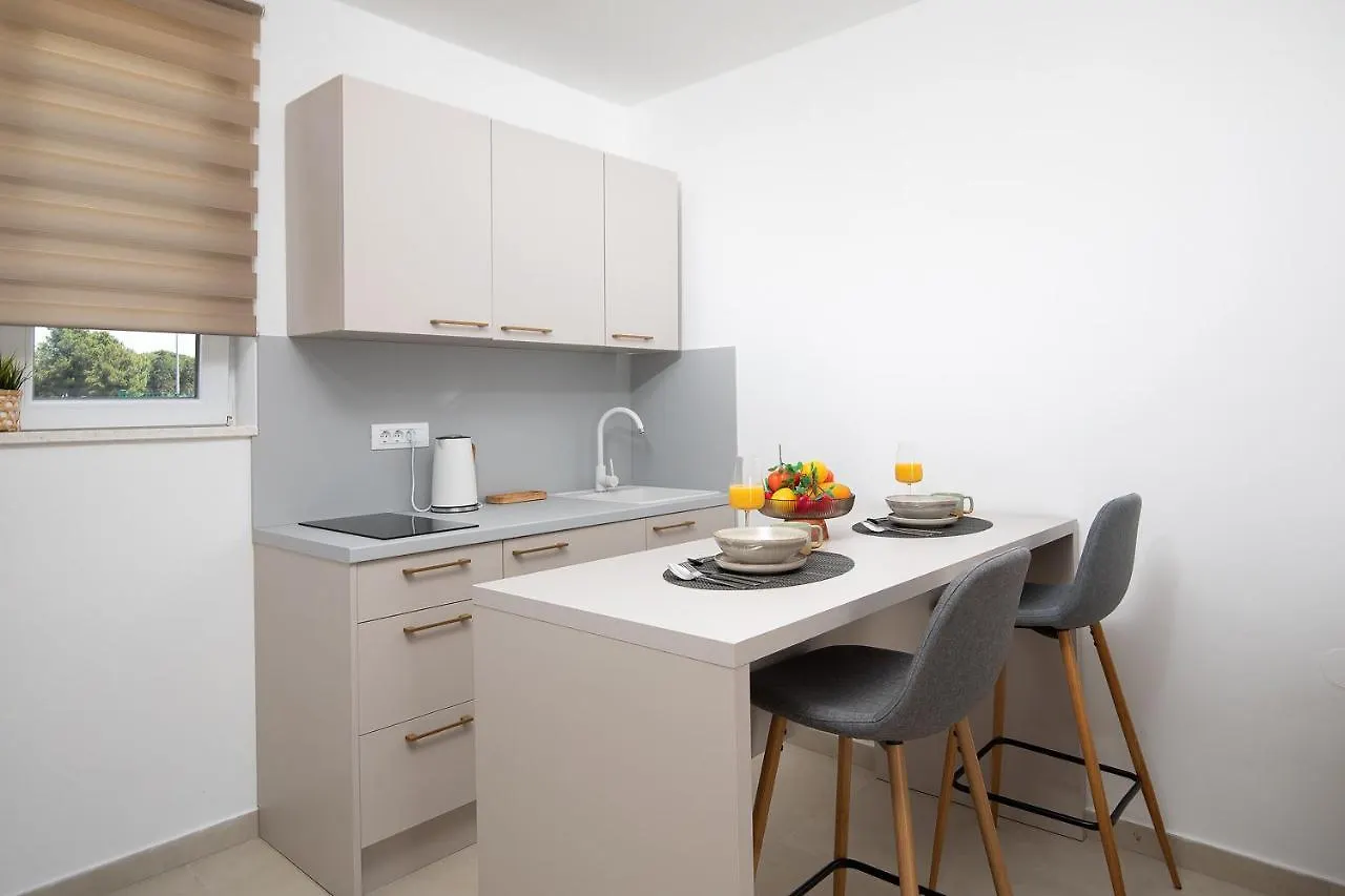 Apartments And Rooms Jakic Medulin