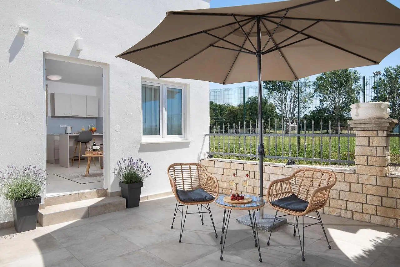 Guest house Apartments And Rooms Jakic