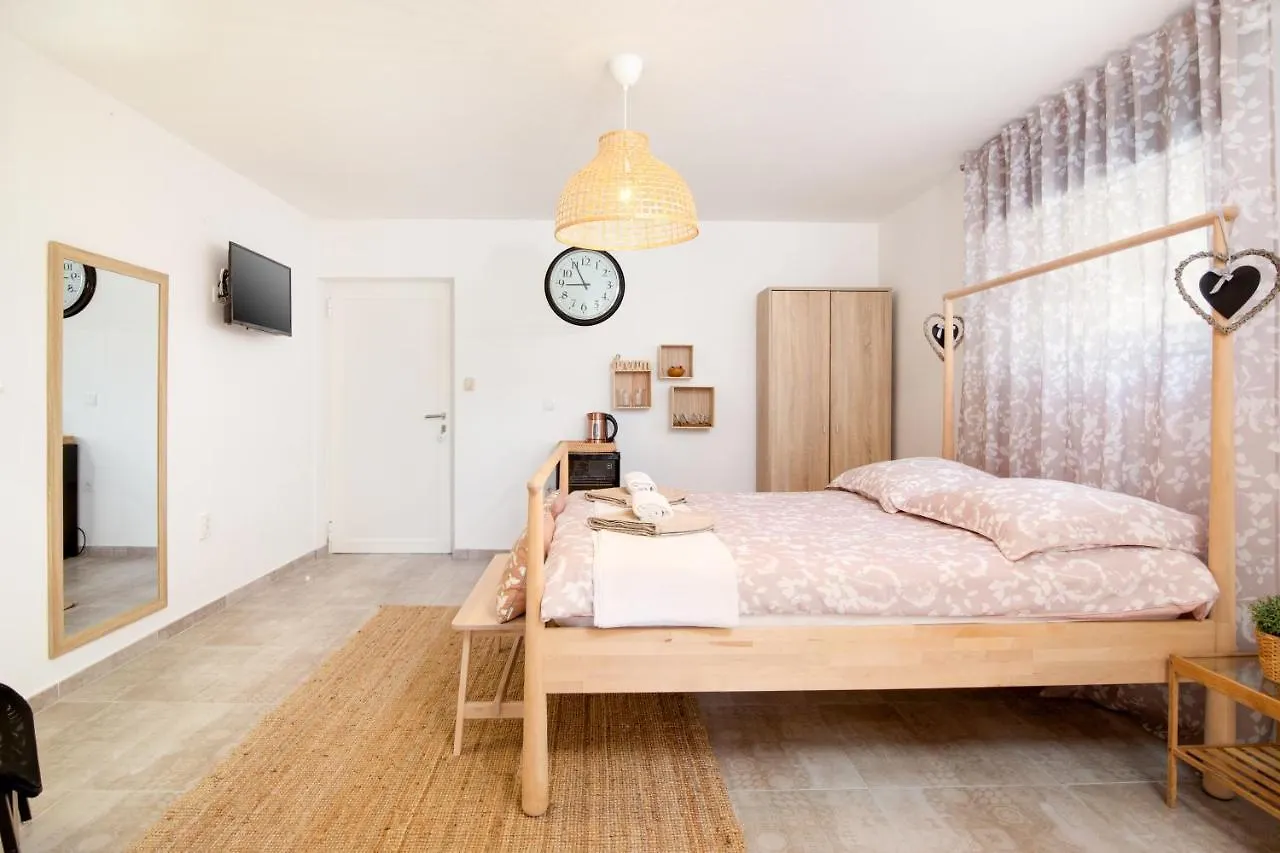 Apartments And Rooms Jakic Croatia