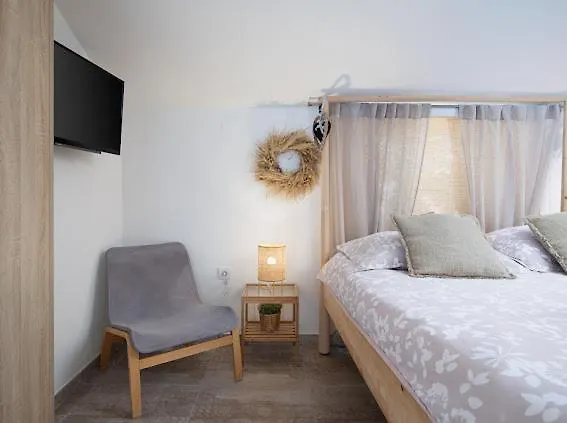 Guest house Apartments And Rooms Jakic