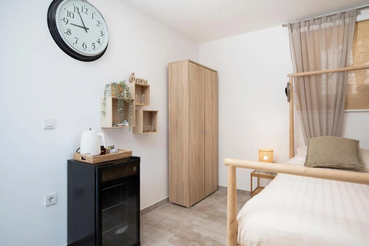 Guest house Apartments And Rooms Jakic